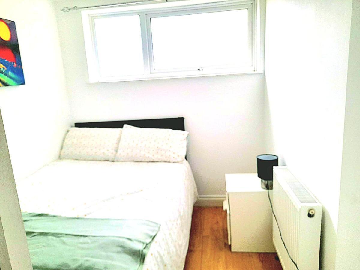 6 Bed House 3 Bathrooms Good Transport Links To London, Free Parking Londres Exterior foto